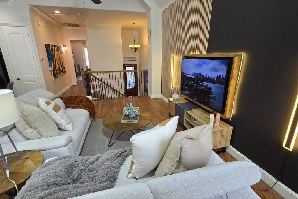 Modern Galleria Gem Private Jacuzzi 3 Br Houston Exterior foto
