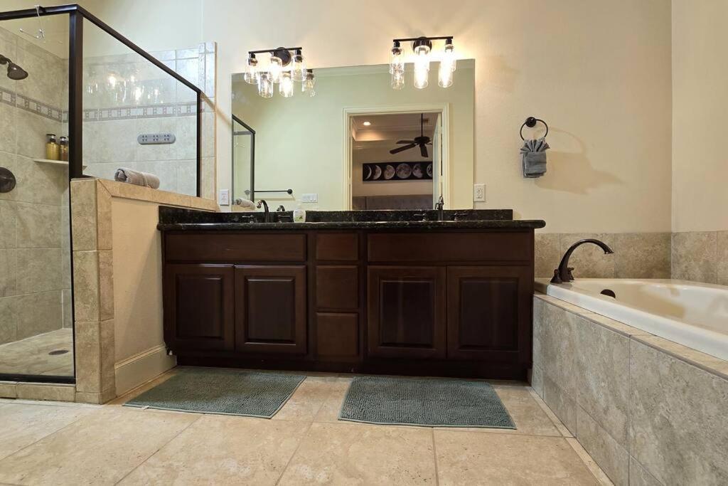 Modern Galleria Gem Private Jacuzzi 3 Br Houston Exterior foto