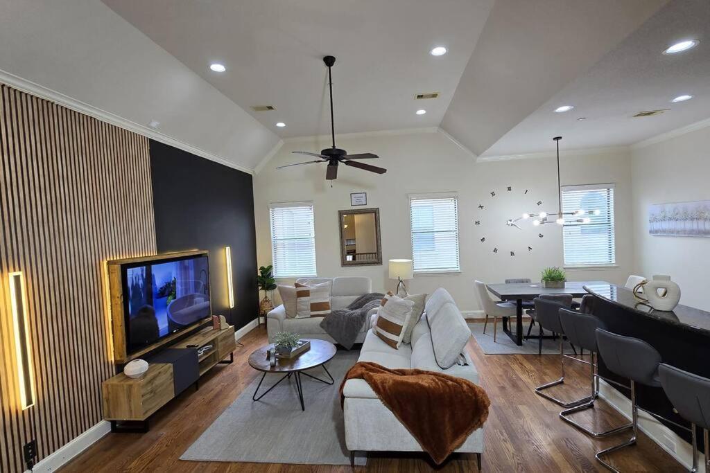 Modern Galleria Gem Private Jacuzzi 3 Br Houston Exterior foto
