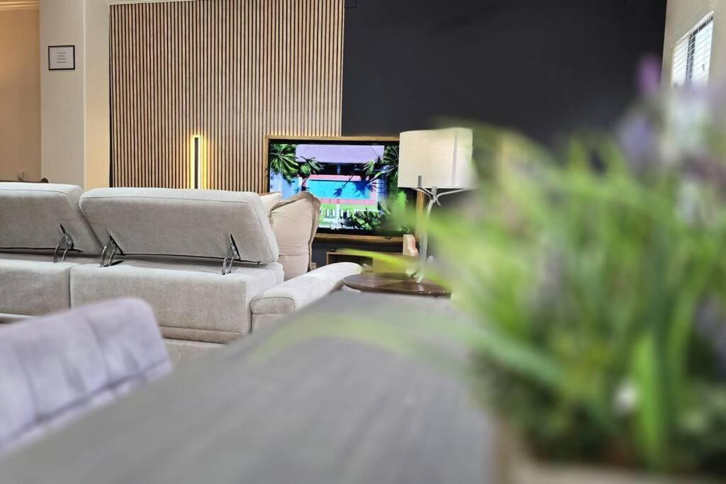 Modern Galleria Gem Private Jacuzzi 3 Br Houston Exterior foto
