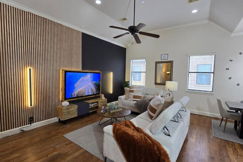 Modern Galleria Gem Private Jacuzzi 3 Br Houston Exterior foto