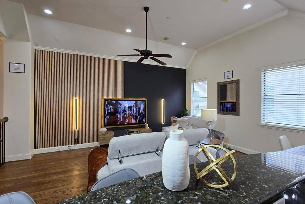 Modern Galleria Gem Private Jacuzzi 3 Br Houston Exterior foto