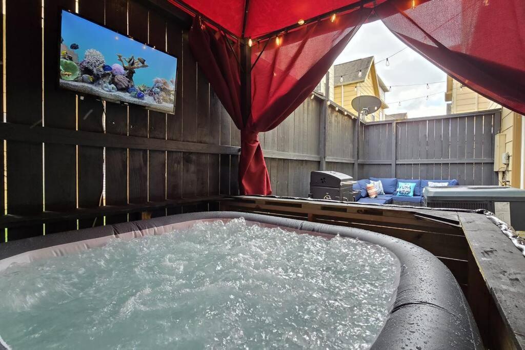 Modern Galleria Gem Private Jacuzzi 3 Br Houston Exterior foto